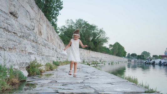 From Riverside Walks To Sunny Days: Choosing Kids Shoes For Light, Easy Outdoor Moments